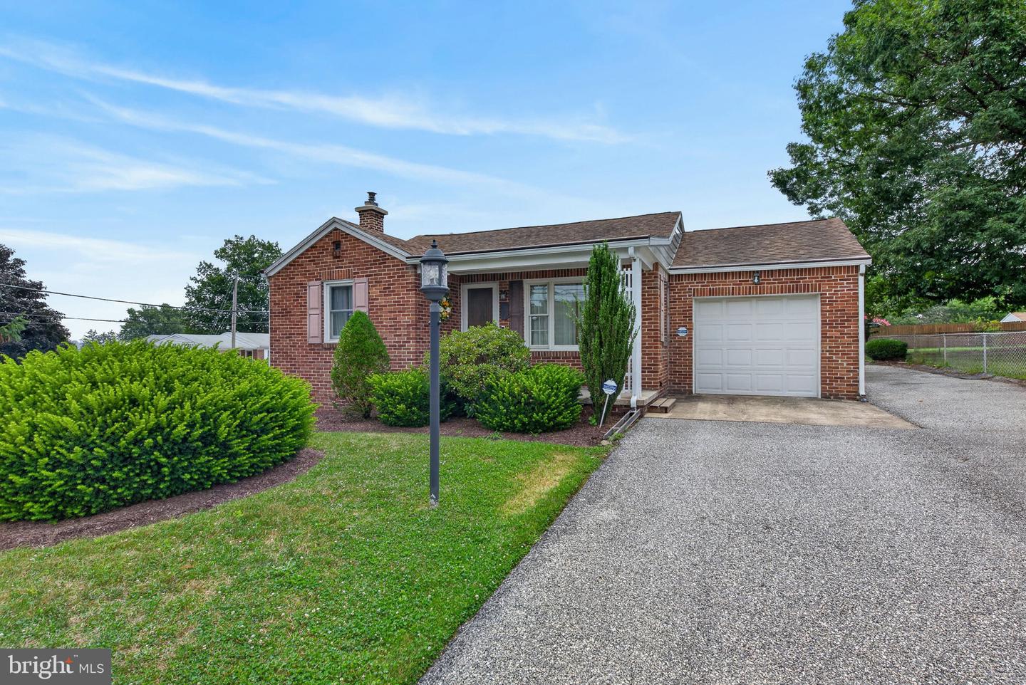 540 MANOR RD