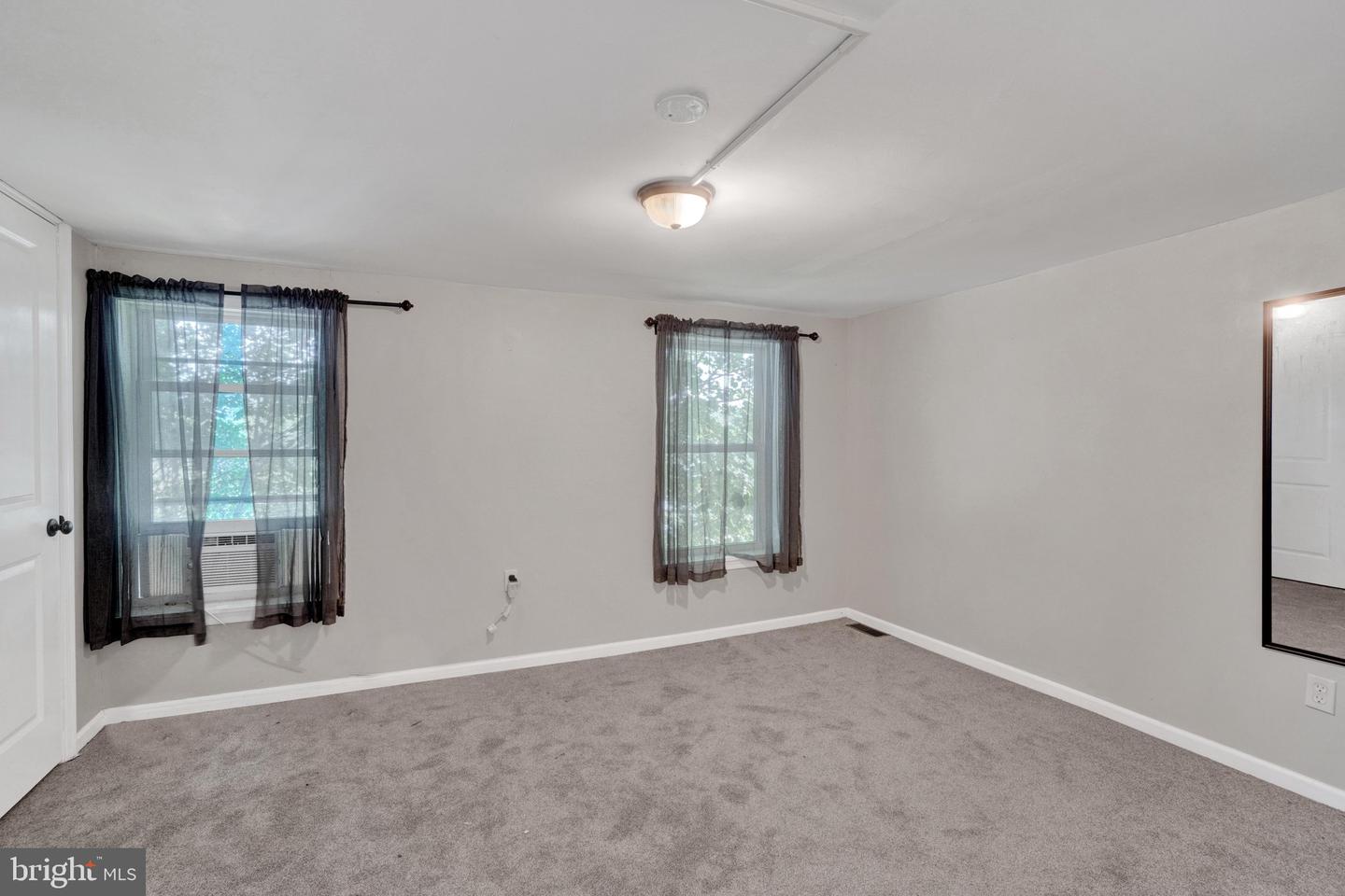 1004 Main St Property Photo 7