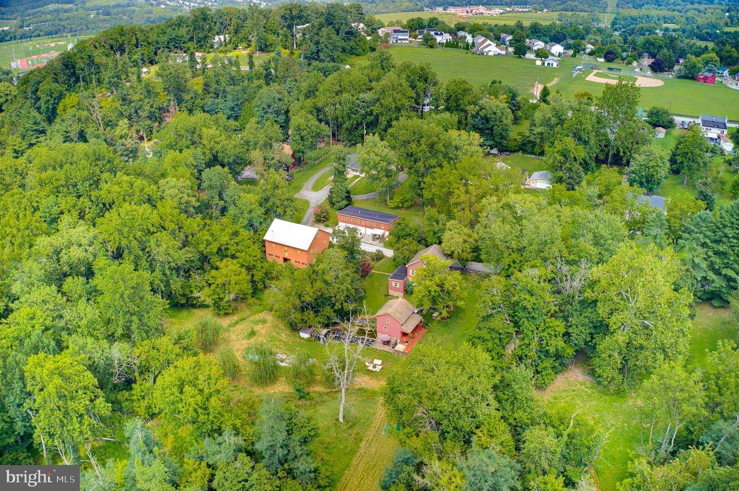 728 Academy Rd Property Photo 4