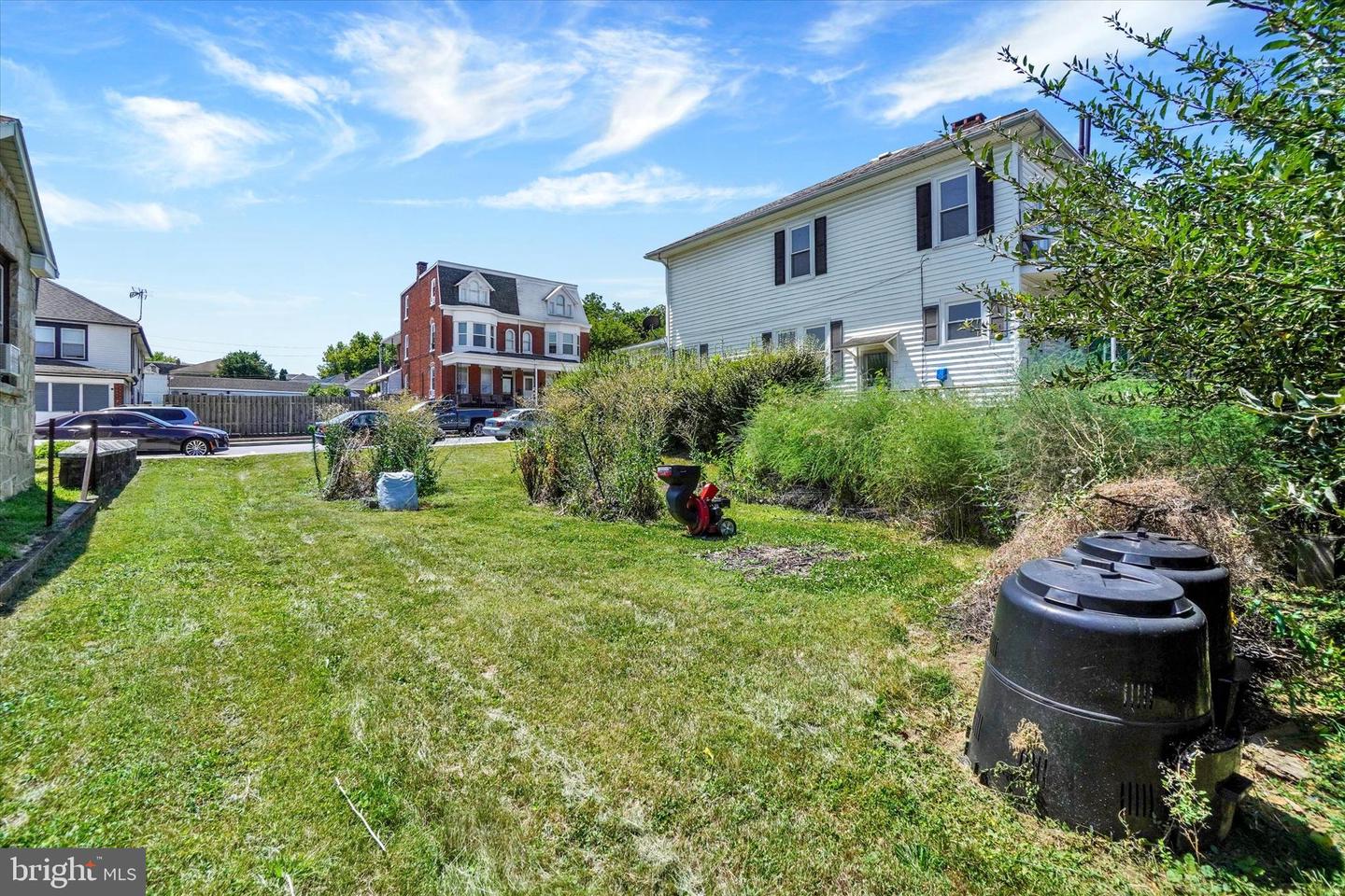 1291 W Poplar St Property Photo 6