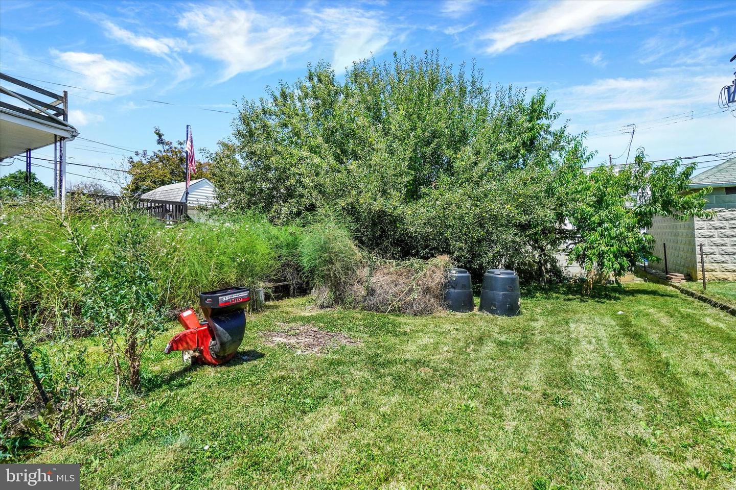 1291 W Poplar St Property Photo 8