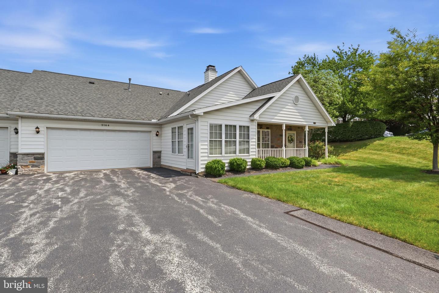 2164 Knob Hill Property Photo 1
