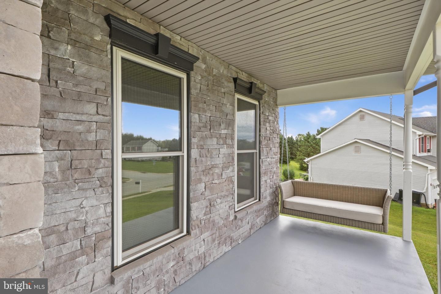 75 Lee St Property Photo 6