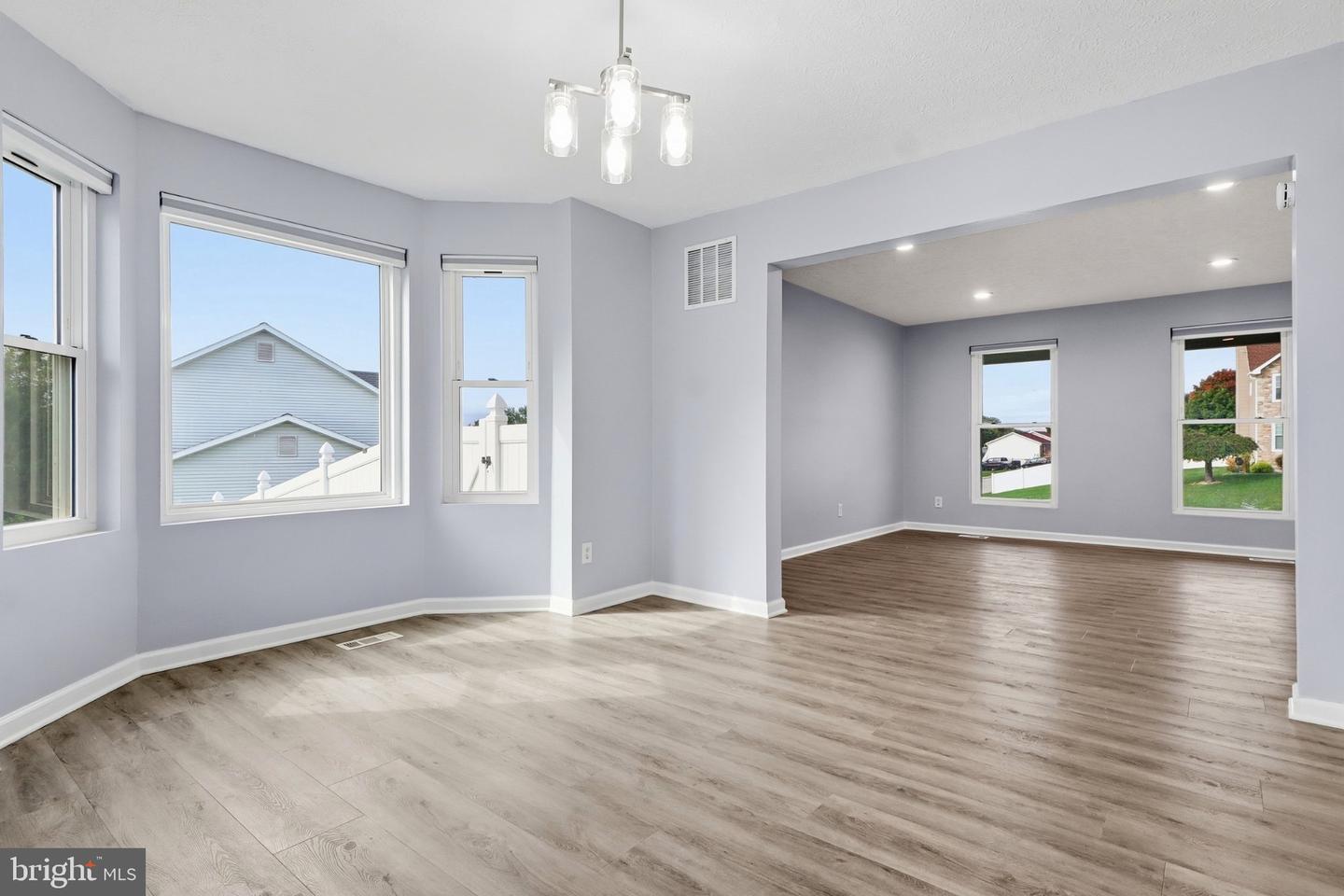 75 Lee St Property Photo 14
