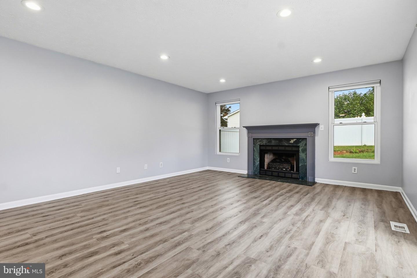 75 Lee St Property Photo 19