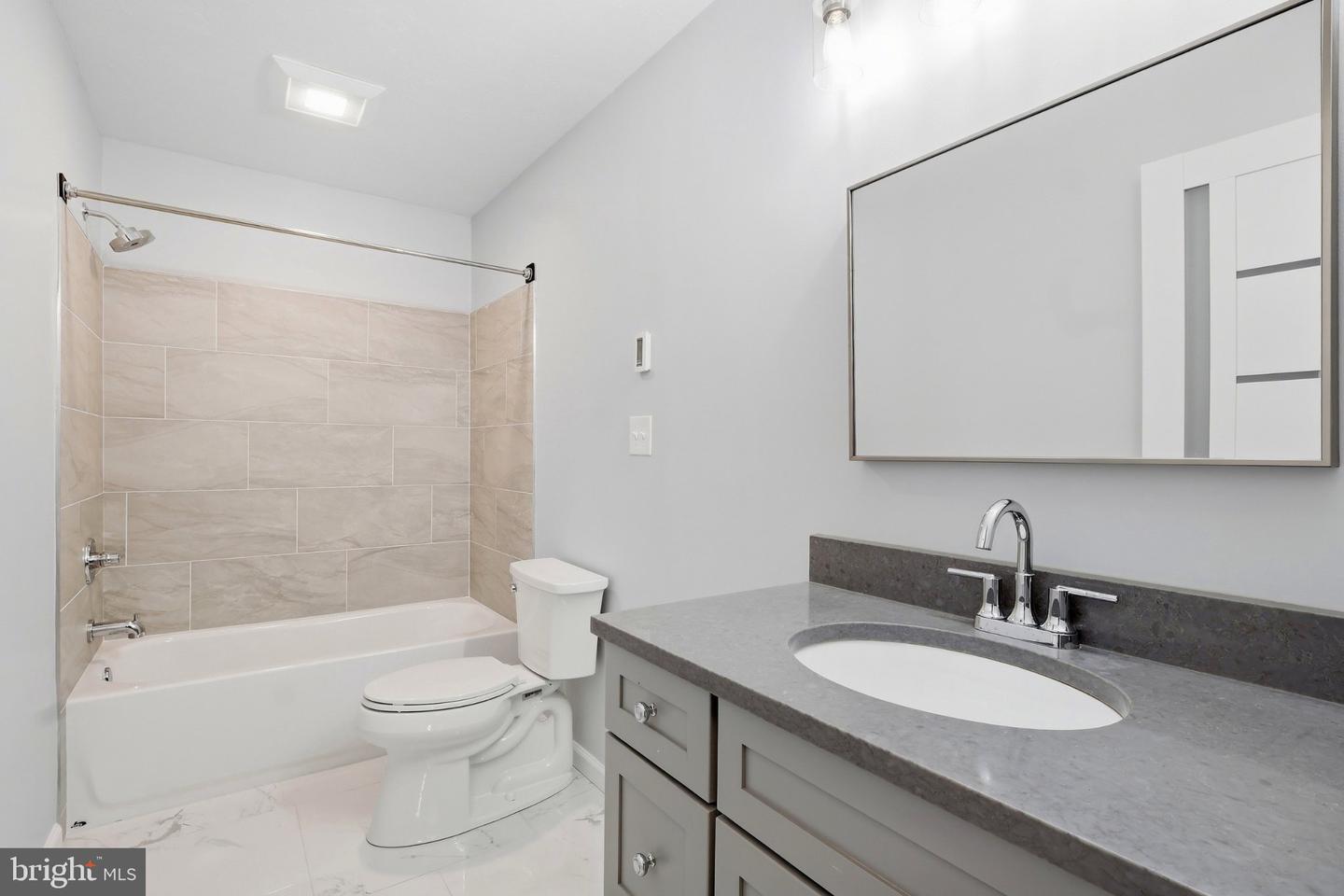 75 Lee St Property Photo 37