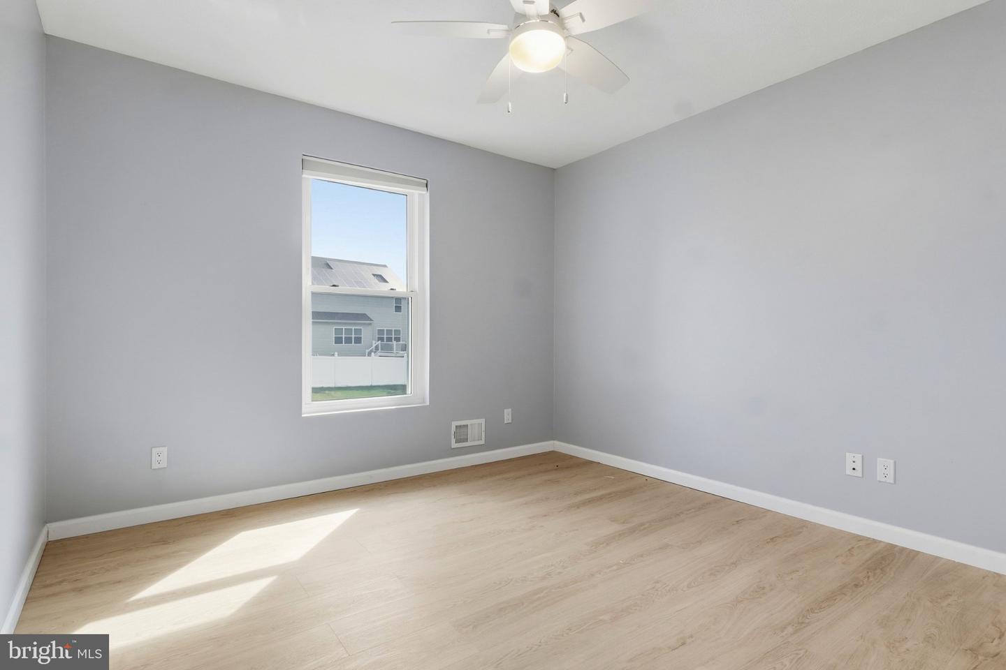 75 Lee St Property Photo 39
