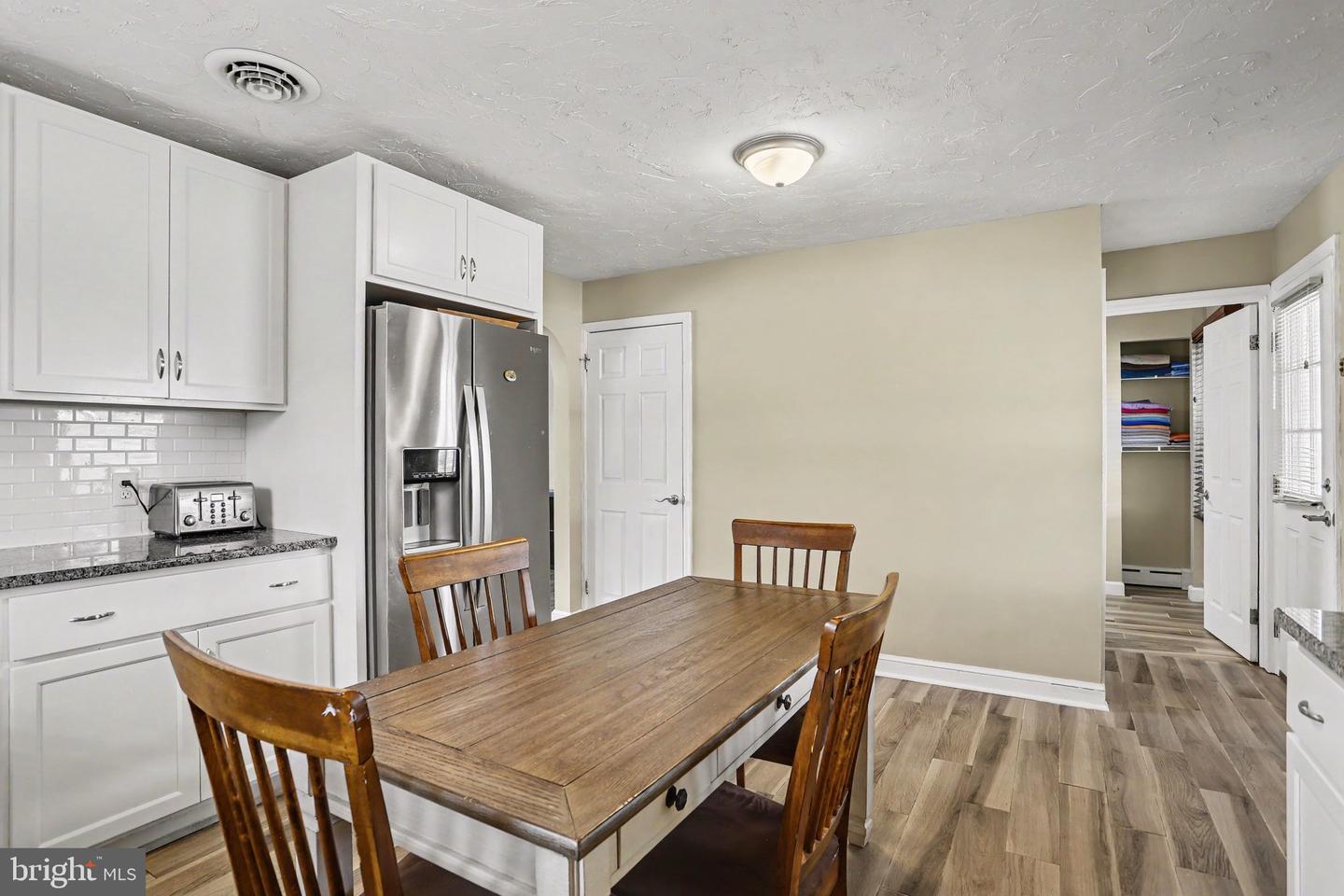 33 N Queen St Property Photo 11