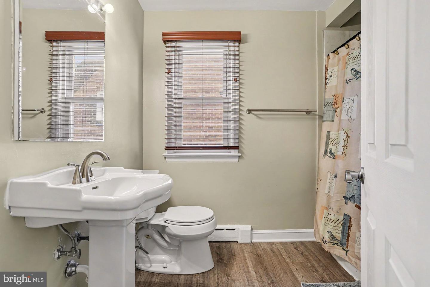 33 N Queen St Property Photo 13