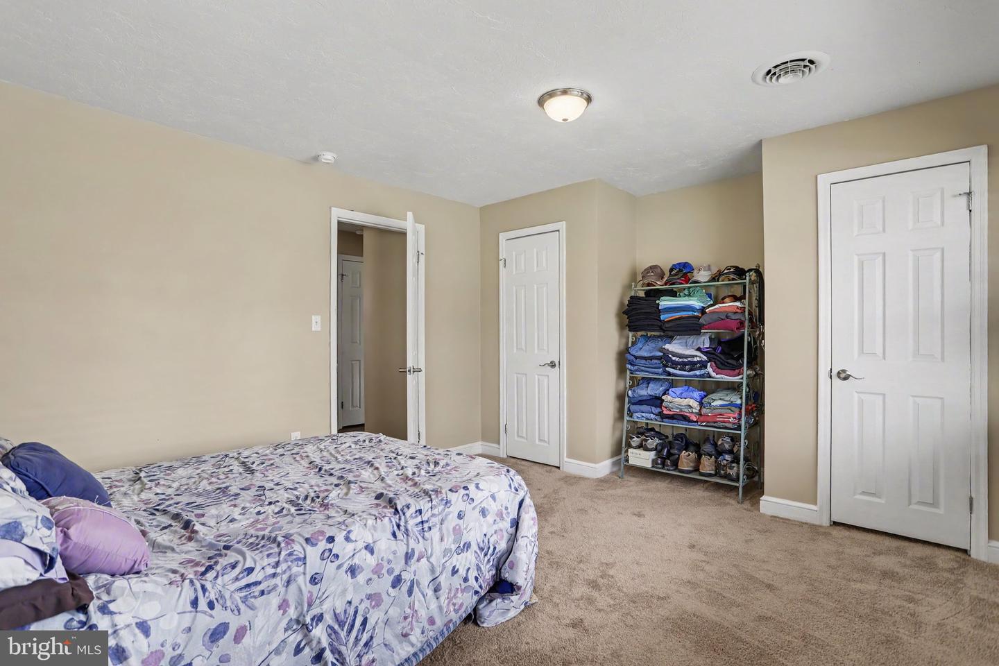 33 N Queen St Property Photo 15