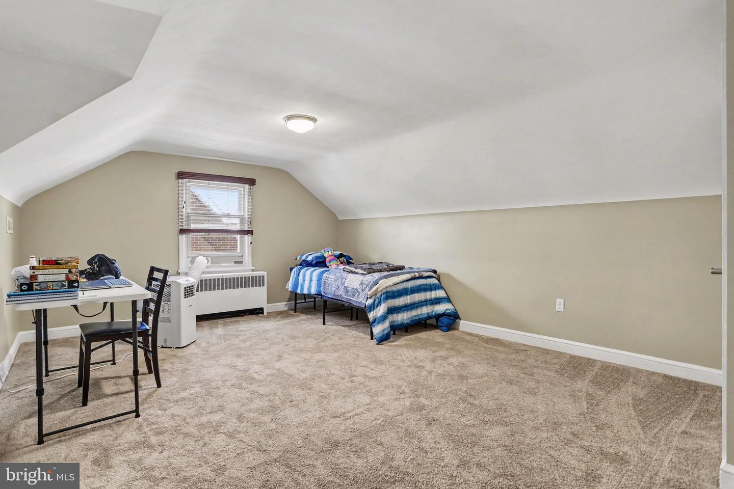 33 N Queen St Property Photo 17