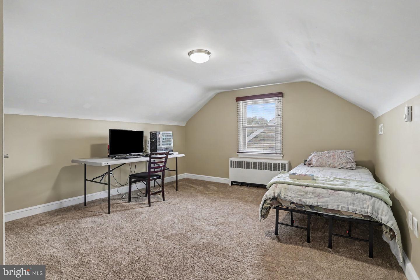 33 N Queen St Property Photo 18