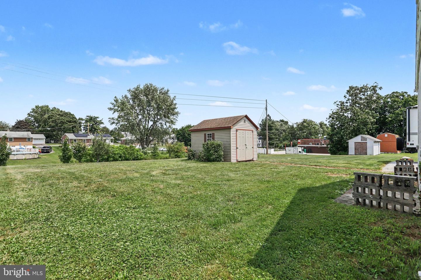 33 N Queen St Property Photo 27