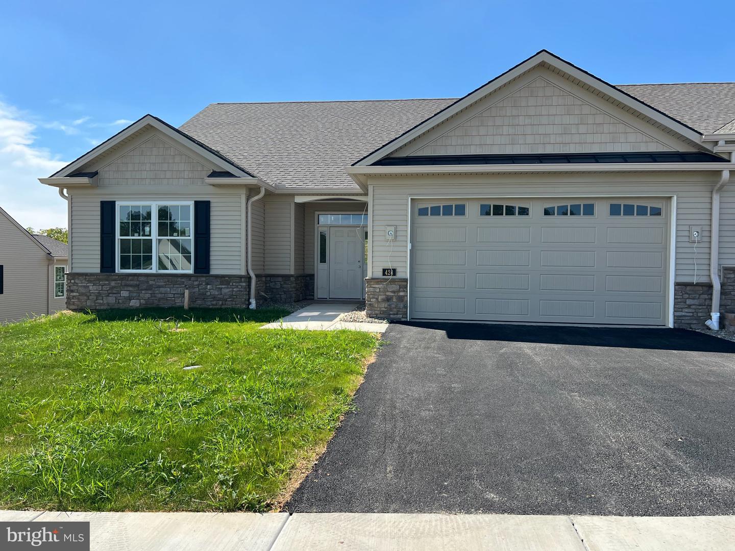 424 Ledge Rock Dr #18 Property Photo 1