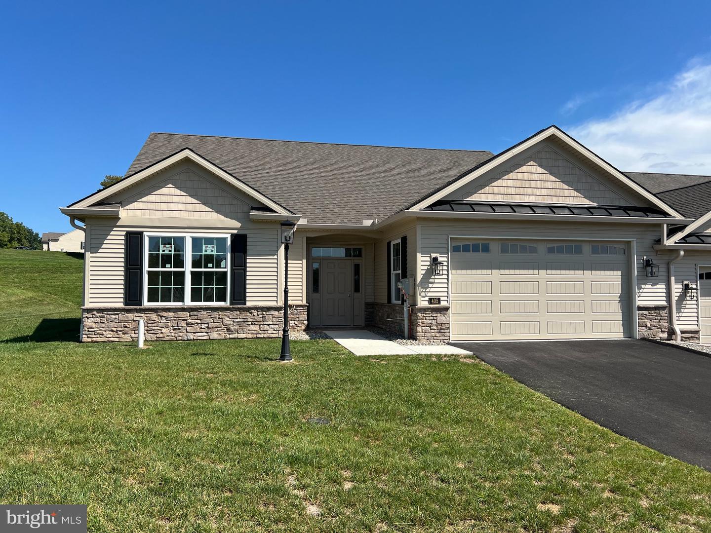 405 Ledge Rock Dr #26 Property Photo 1