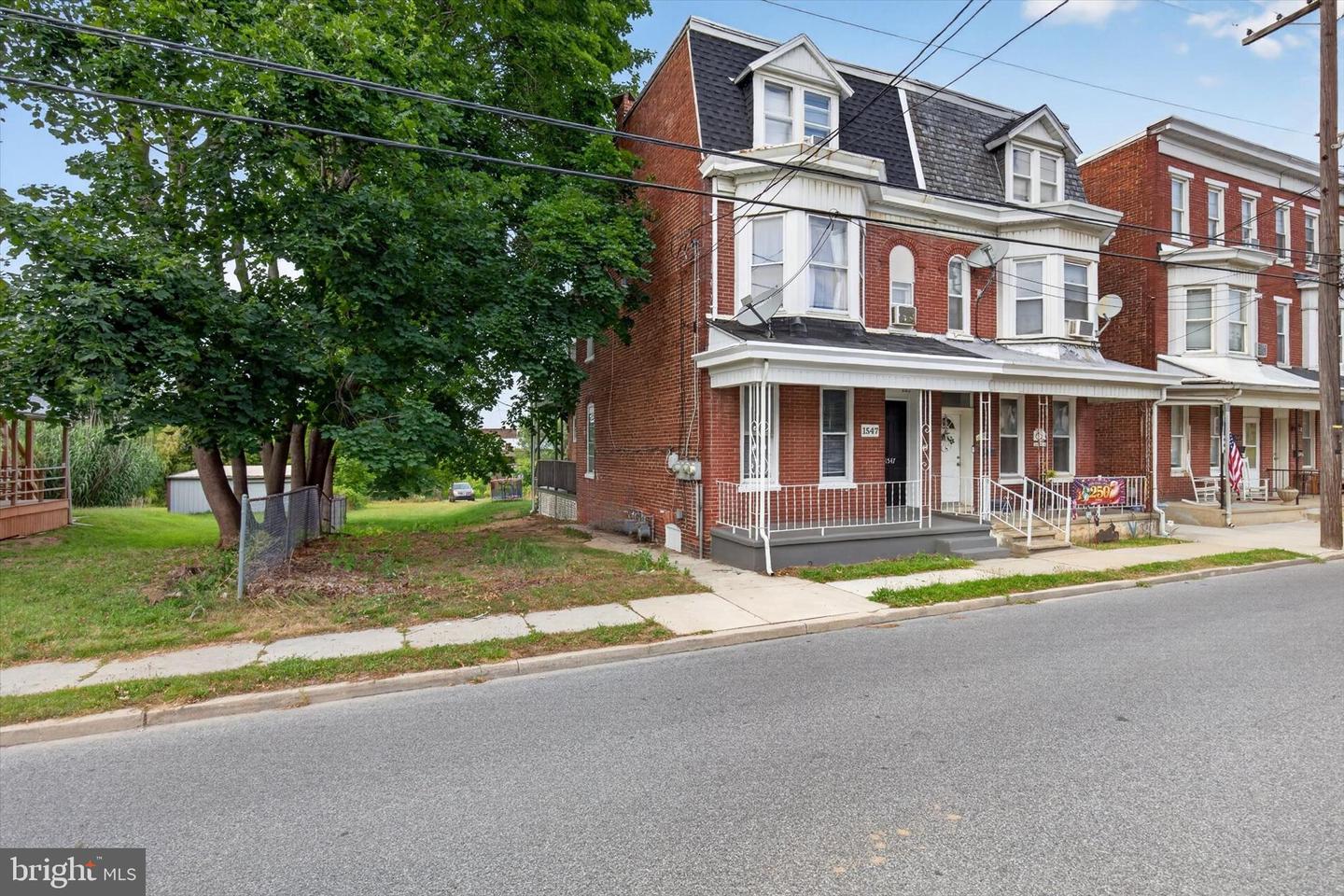 1547 W King St Property Photo 2