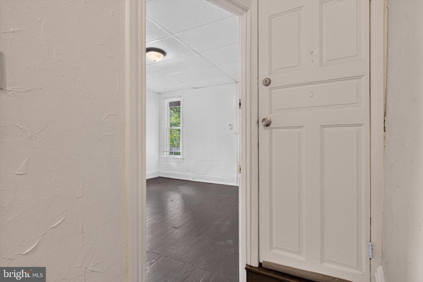1547 W King St Property Photo 5