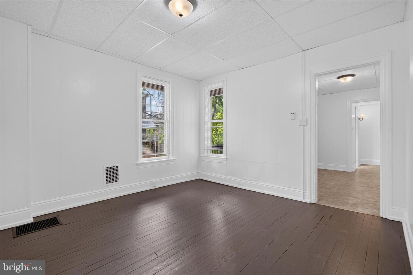 1547 W King St Property Photo 6