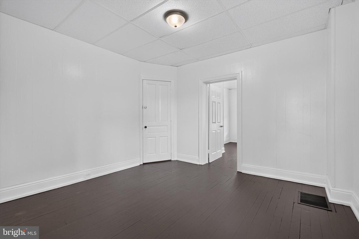 1547 W King St Property Photo 7