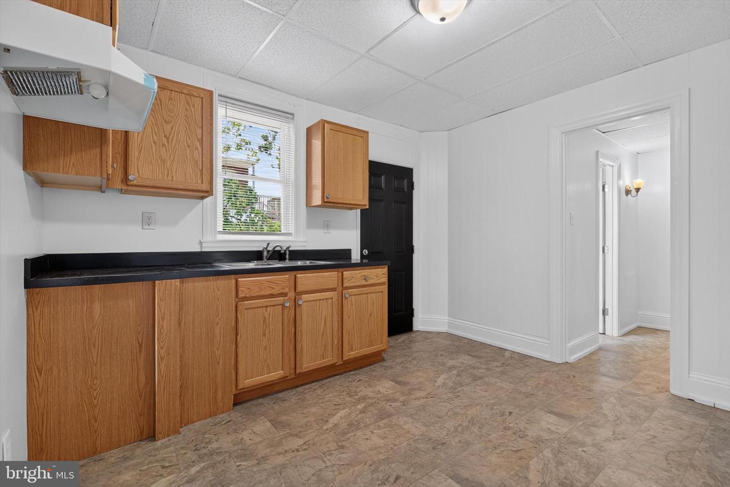 1547 W King St Property Photo 10