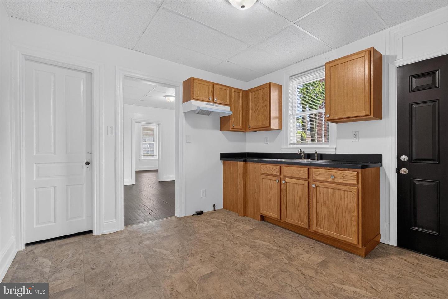 1547 W King St Property Photo 11
