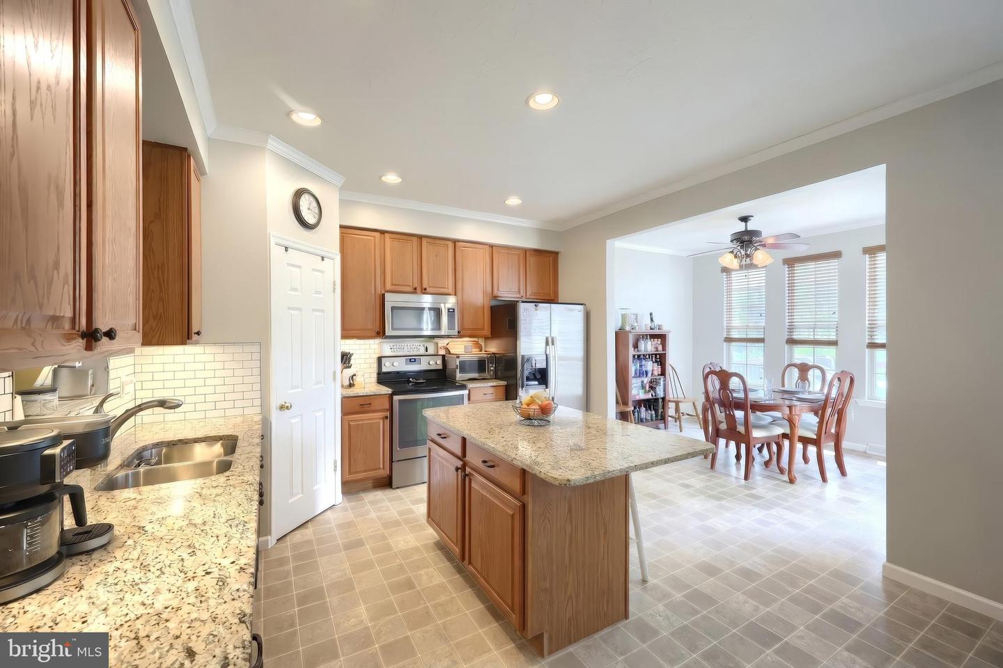 95 Colonial Dr Property Photo 3