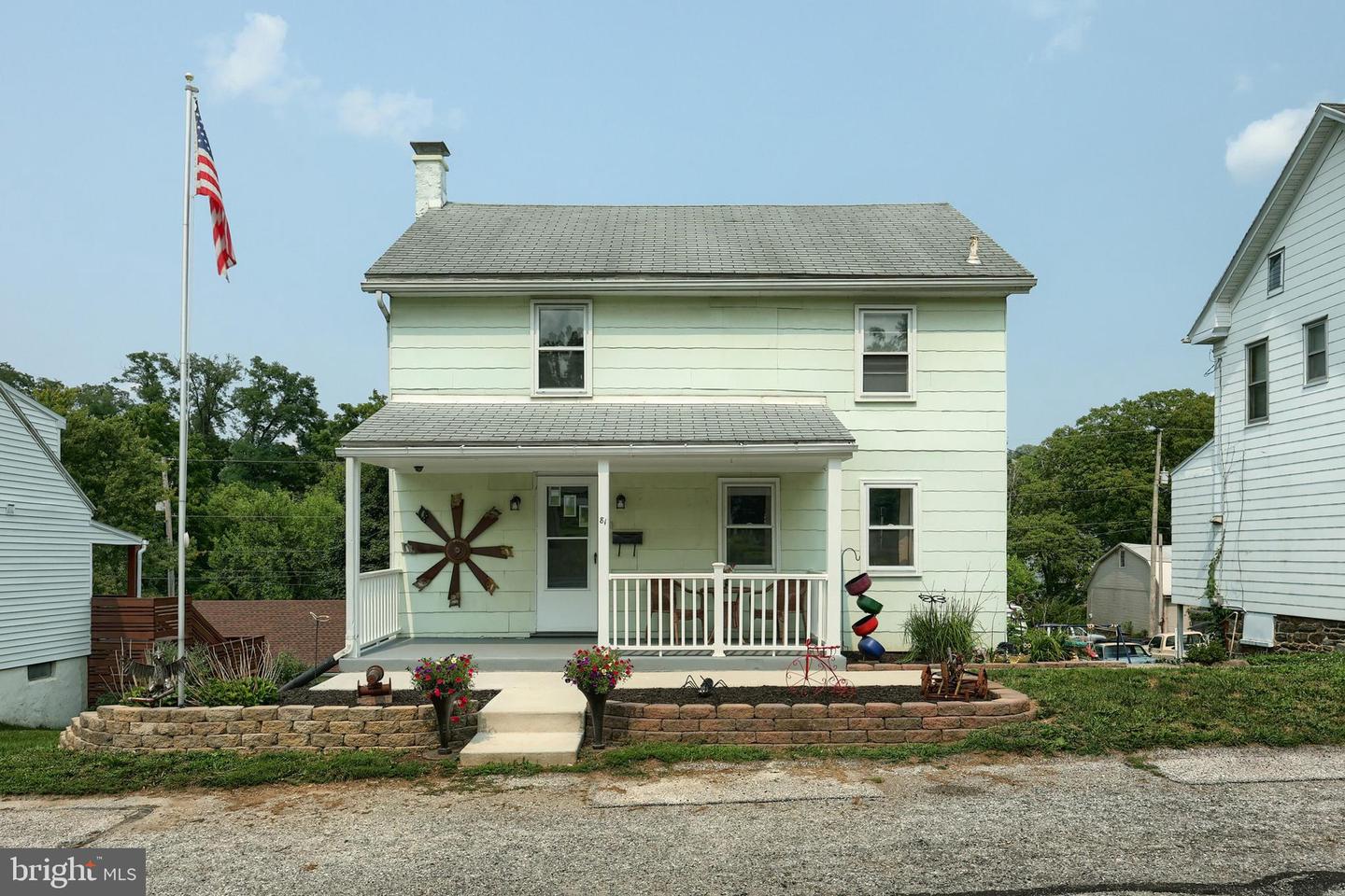 81 W Pennsylvania Ave Property Photo 1