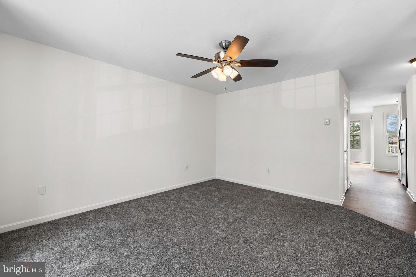 24 Shady Tree Ct Property Photo 5