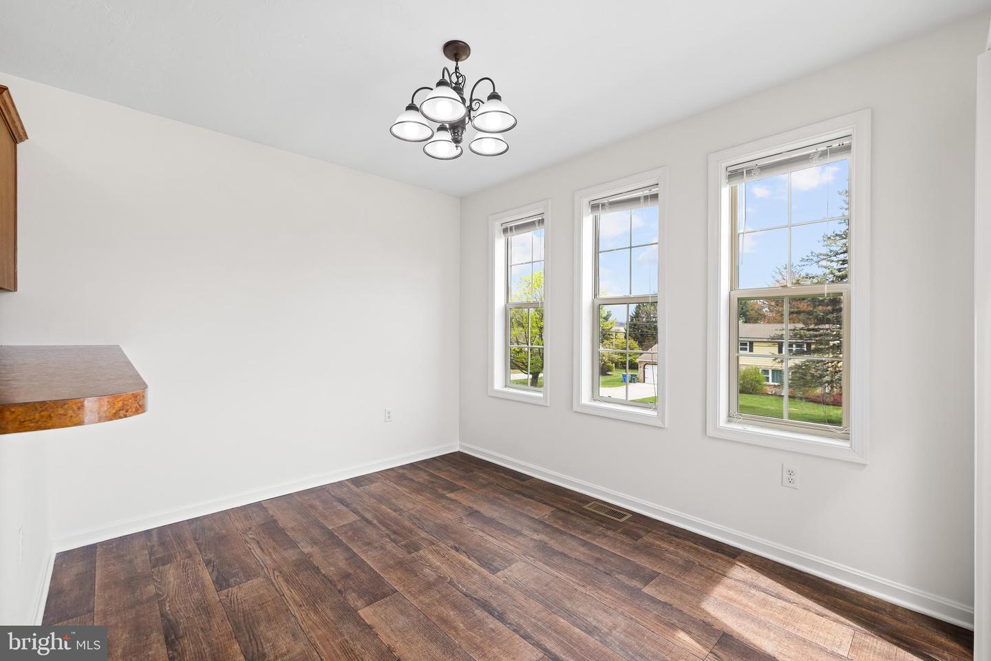 24 Shady Tree Ct Property Photo 9