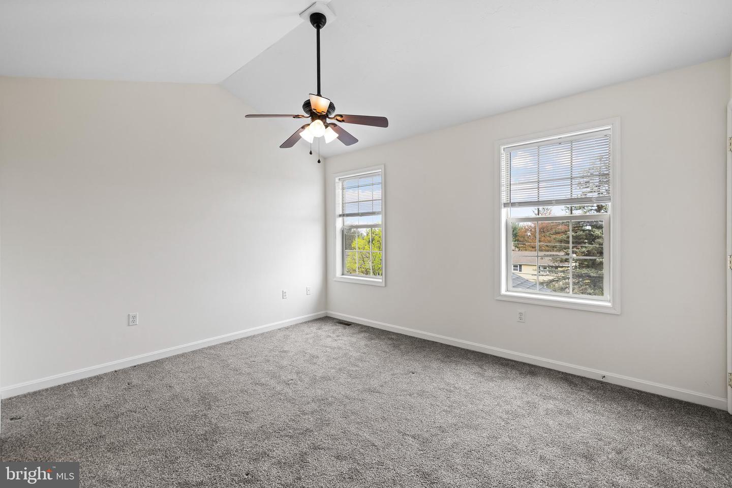 24 Shady Tree Ct Property Photo 15