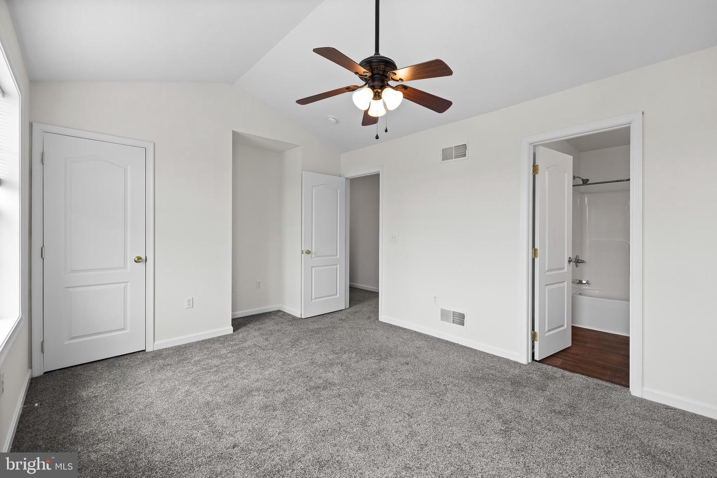 24 Shady Tree Ct Property Photo 16