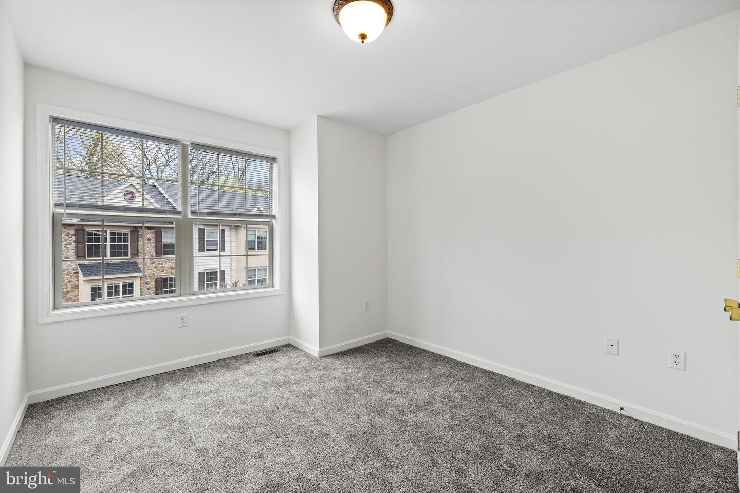 24 Shady Tree Ct Property Photo 18