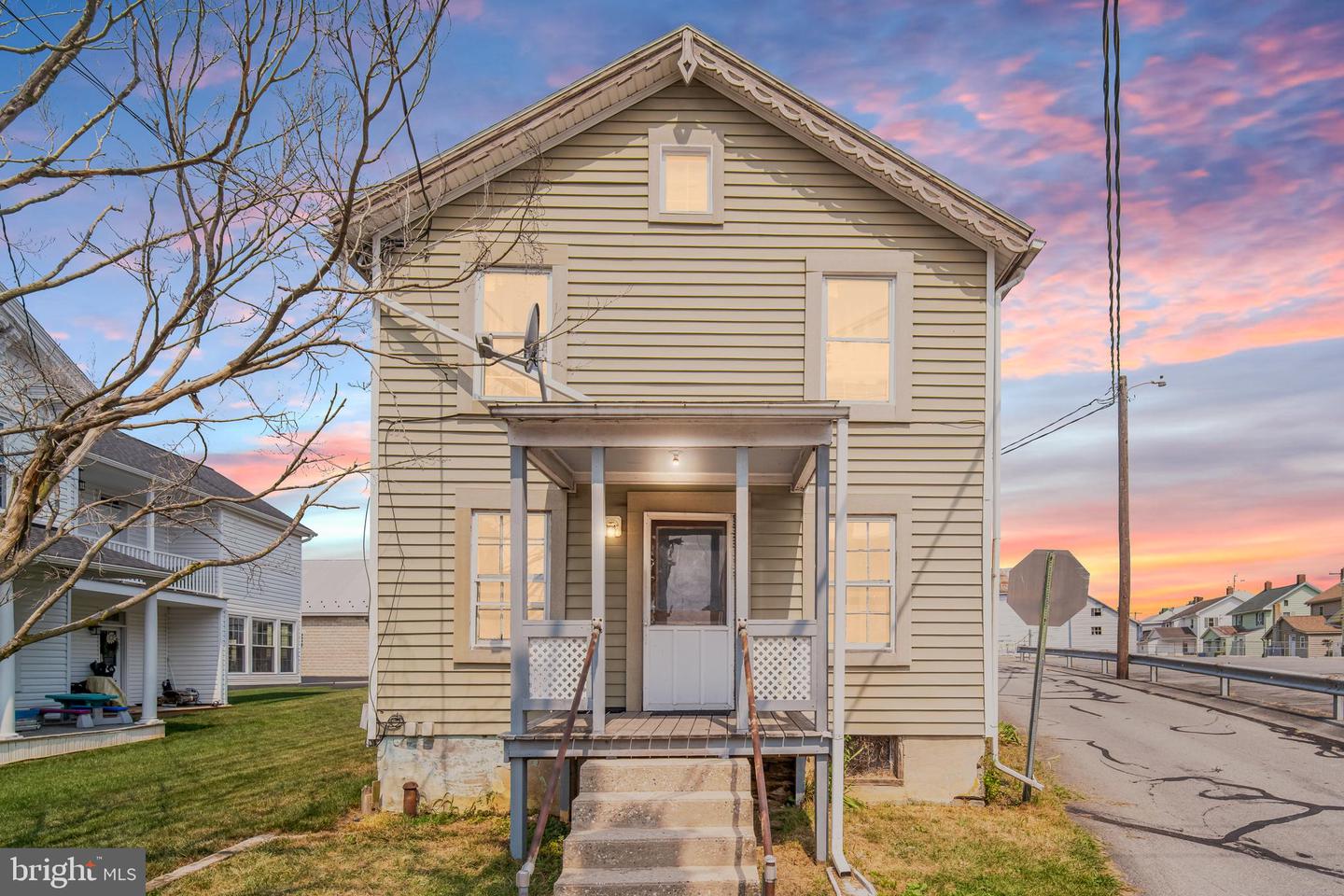 5 W Maple St Property Photo 1