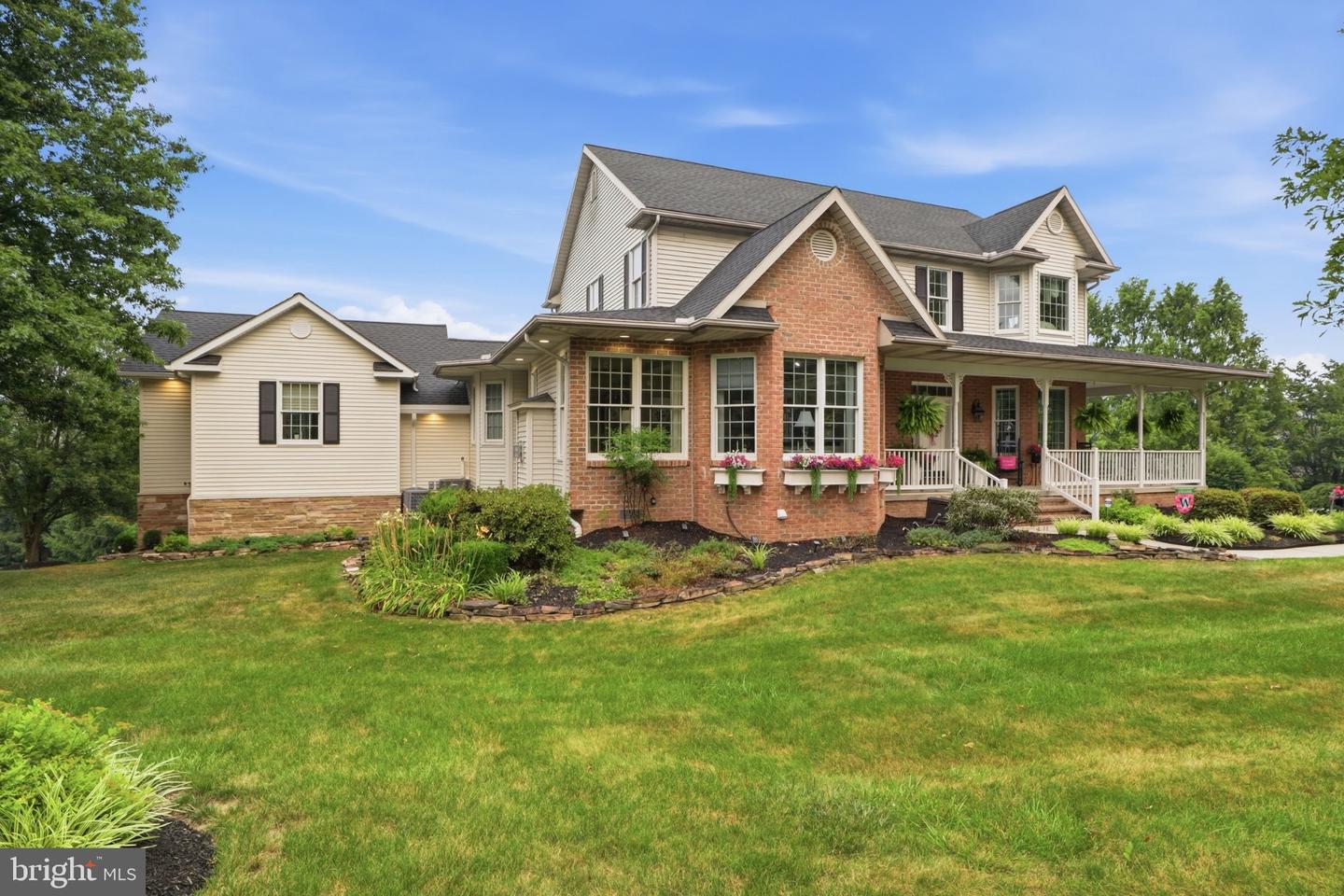 1709 Country Manor Property Photo 1