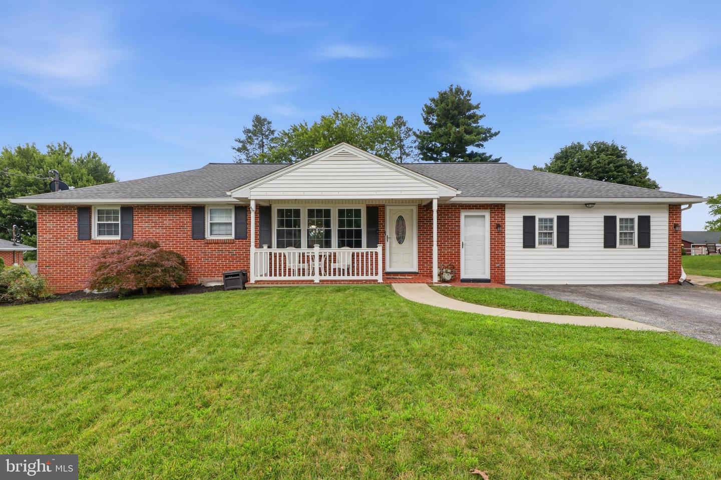 116 E Clearview Dr Property Photo 1