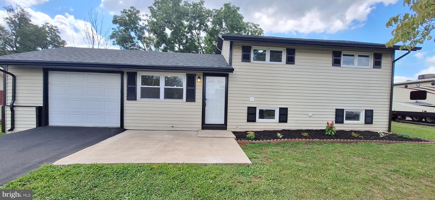 3140 Lark Dr Property Photo 1