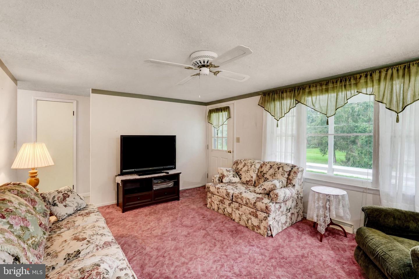 13079 Center Rd Property Photo 5
