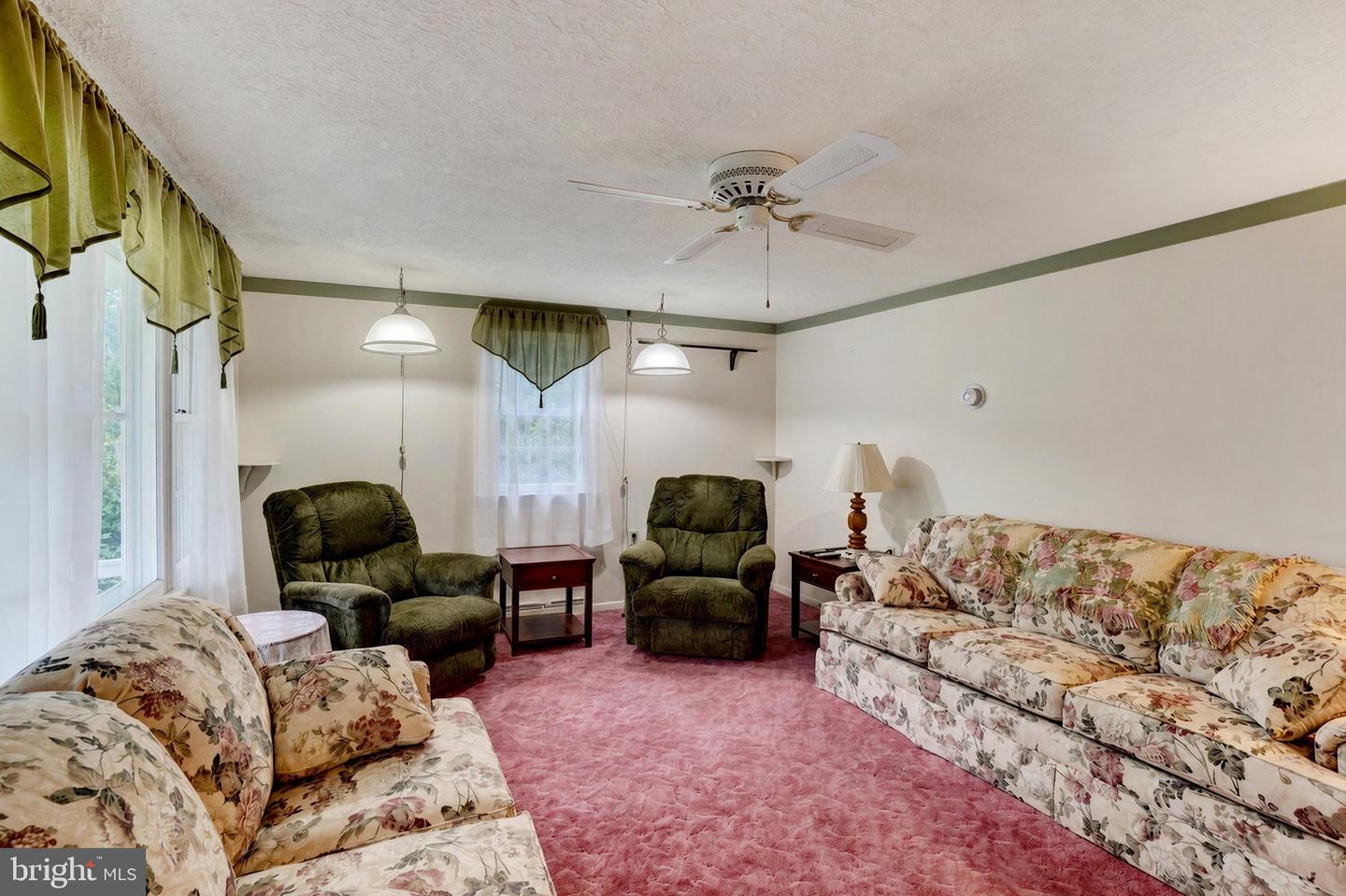 13079 Center Rd Property Photo 6