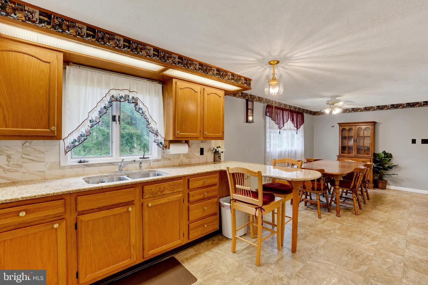 13079 Center Rd Property Photo 7