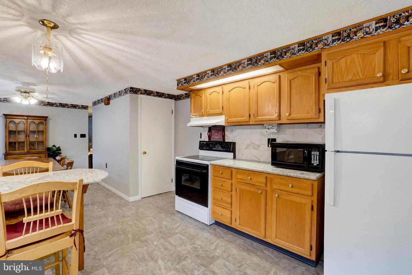 13079 Center Rd Property Photo 8