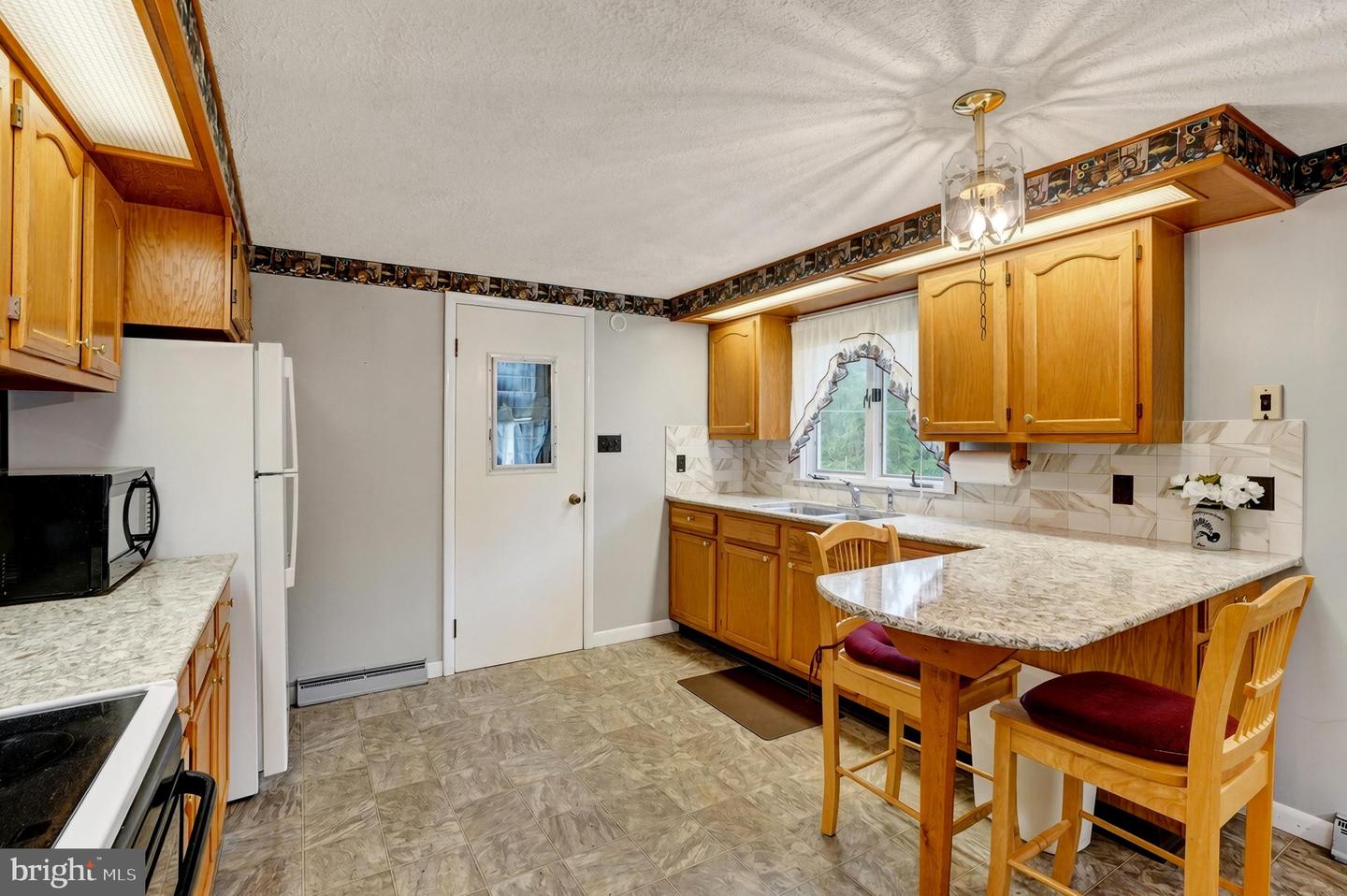 13079 Center Rd Property Photo 9
