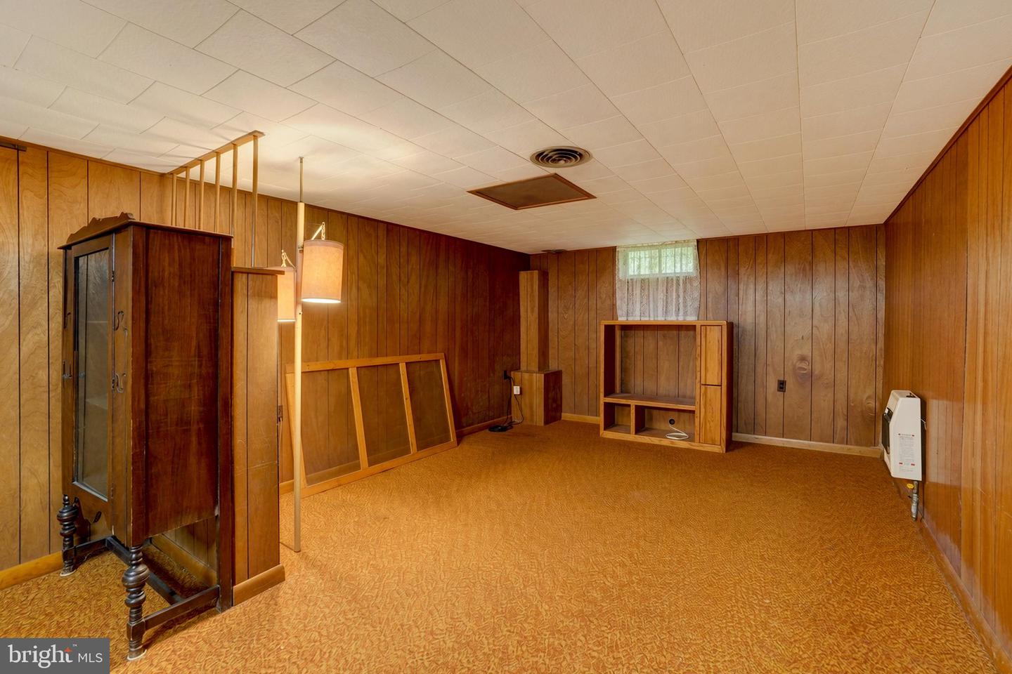 13079 Center Rd Property Photo 16