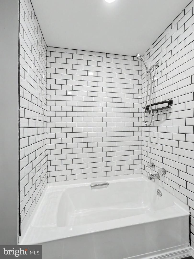 832 E Philadelphia St Property Photo 20