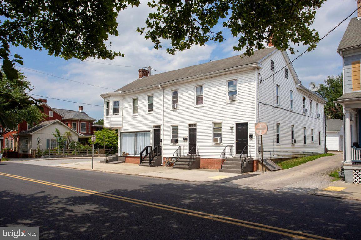 400 Baltimore St Property Photo 7