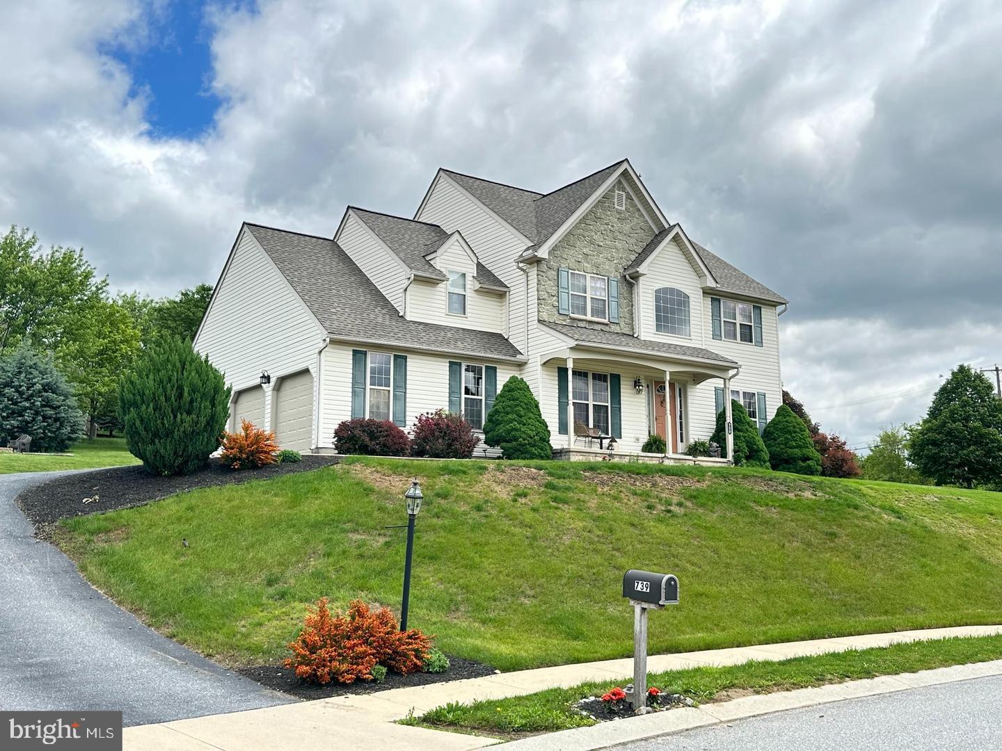 739 MONARCH DR