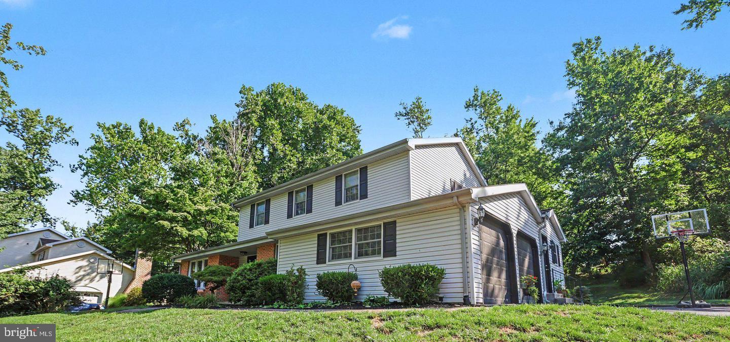 7 PINE TREE DR Property Photo 1