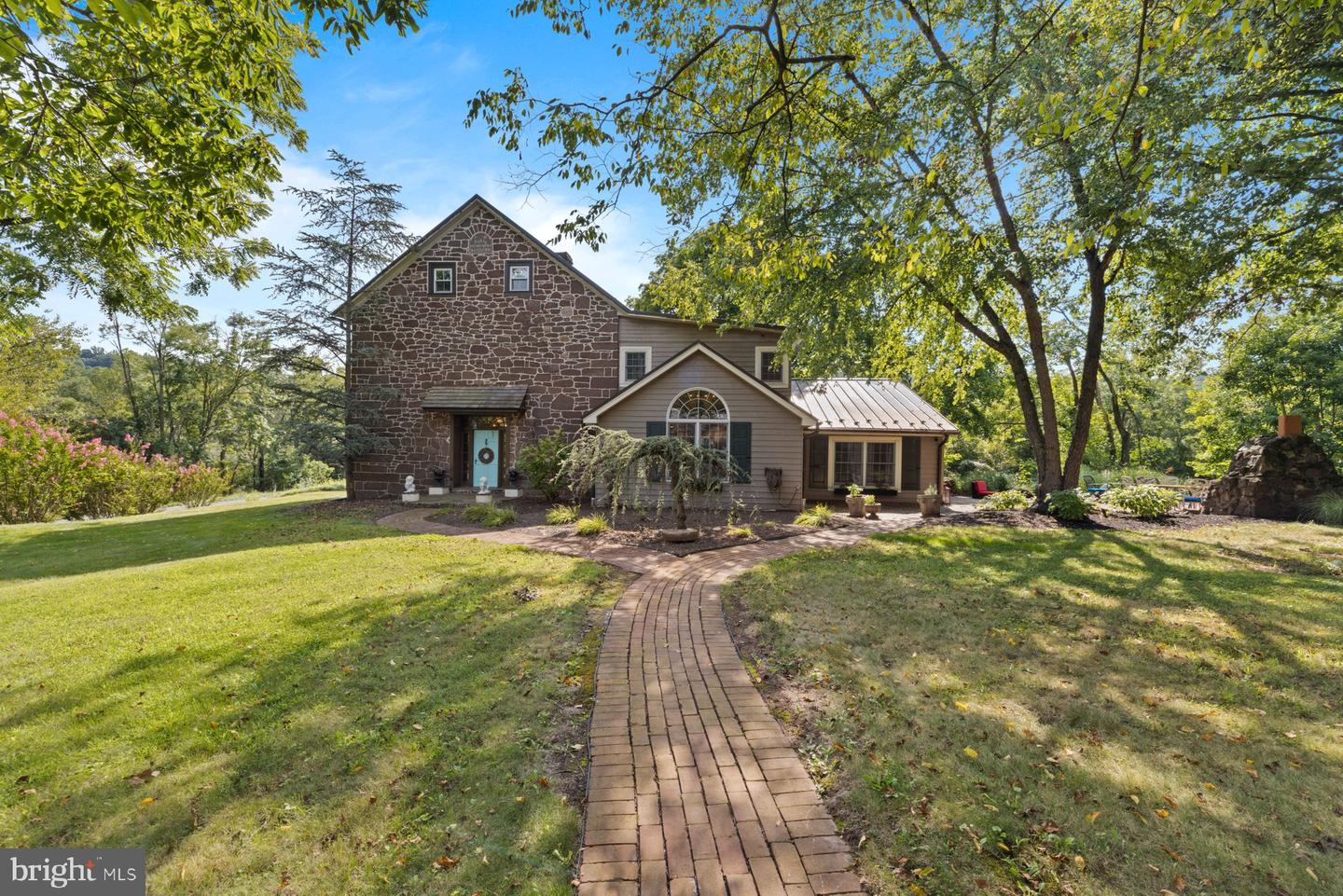 741 Wyndamere Rd Property Photo 1