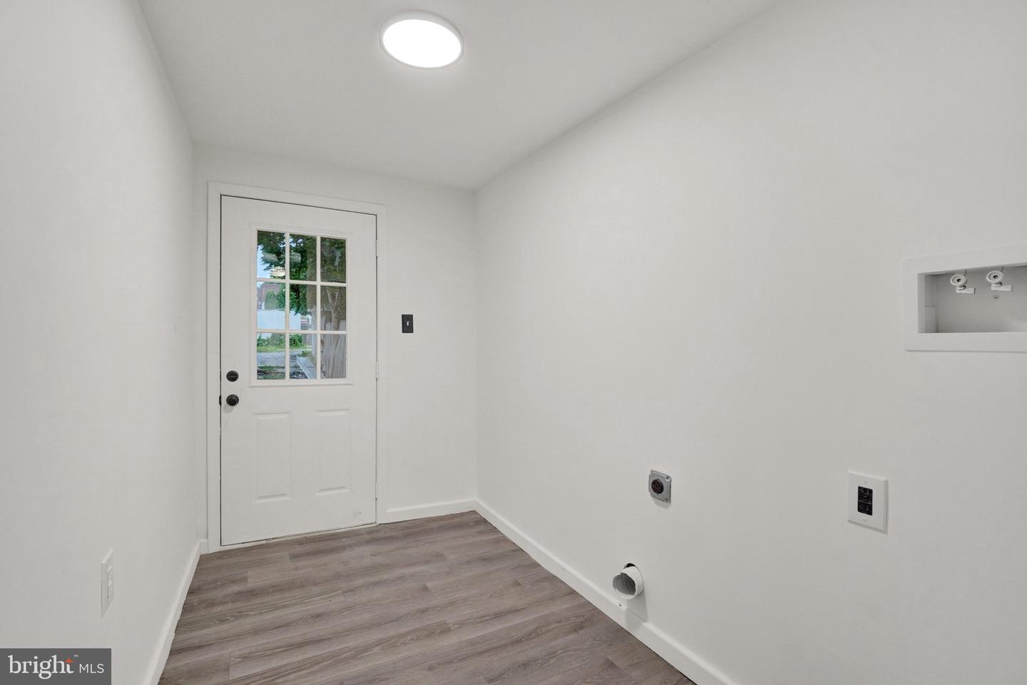 539 W Princess St Property Photo 10