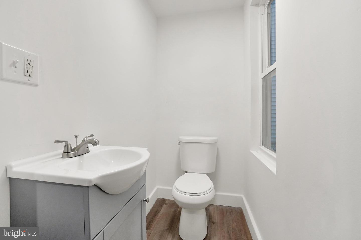 539 W Princess St Property Photo 11