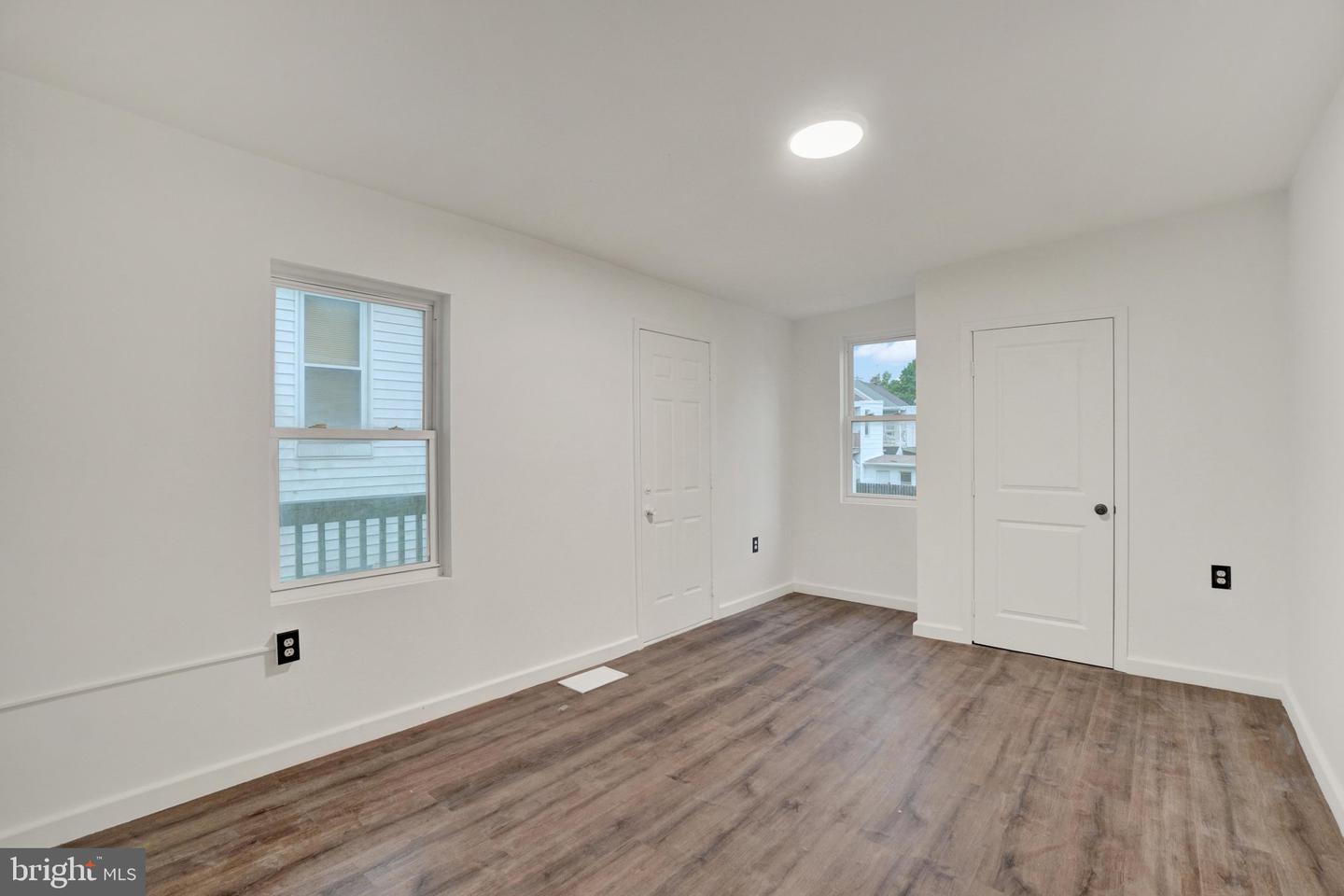 539 W Princess St Property Photo 15